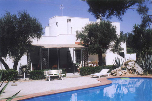 Villa con piscina a Torre Lapillo